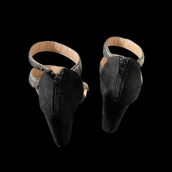 CR Metallic-Trim Strappy Dress
Sandals - Picture 3 of 5